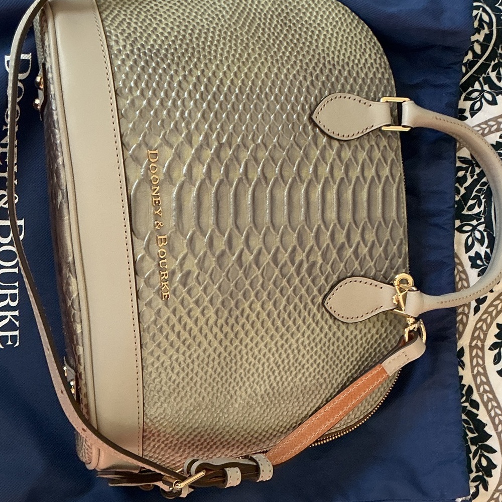 Dooney & Bourke metal green zip zip satchel NWT. - Picture 2 of 10
